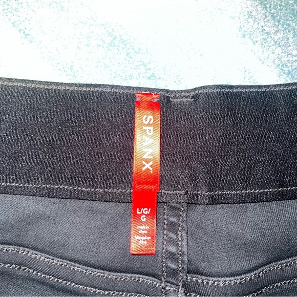 SPANX On-the-Go Shorts size L Pull On Stretch - Picture 2 of 3